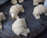 Foto del paso 6 de la receta: Medialunas de manteca