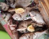 صورة لخطوة 1 من وصفة سمك وبطاطا في الفرن 🥔🦈🐟🐋🐠