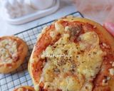 Foto langkah ke 8 dari resep Roti Pizza Home Made tanpa ulen tanpa telur.