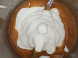 Helado de nectarina relleno de arándanos y cerezas