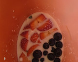 Foto del paso 1 de la receta: 🥛Batido fresa🍓🍓 y arándanos