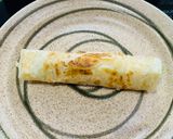 Hình bước làm 2 của món Bánh paratha cuộn xà lách & phomai