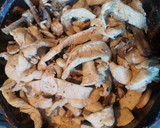 Foto del paso 4 de la receta: Fajitas de pollo con champiñones y vino blanco