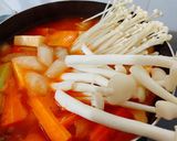 Hình bước làm 4 của món Tokbokki bánh tráng (chay)