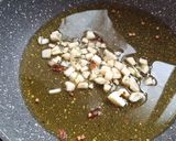 Foto del paso 3 de la receta: Espaguetis integrales con Sajonia al ajillo y toque picante