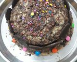 A picture of step 5 of Chocolate vanila layered cake.