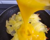 Foto langkah ke 5 dari resep Potato Omelette.