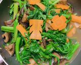 Hình bước làm 4 của món Cải ngồng xào nấm đông cô