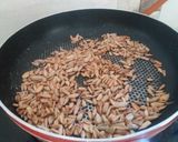 A picture of step 1 of Sunflower seeds mouth freshener.