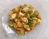 รูปขั้นตอนการทำที่ 2 ของ เนื้อปูคำโตผัดผงกะหรี่ 🦀 / Stir fried crab meat with curry powder 🦀