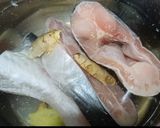 Hình bước làm 1 của món Cá bông lau kho tiêu xanh