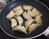 Foto del paso 3 de la receta: Gyozas de pollo congelada con salsa agridulce en sartén o Freidora de Aire