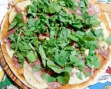 Foto del paso 4 de la receta: Pizza de provoleta, jamón crudo y rúcula