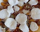 Foto del passaggio 2 della ricetta Pizza rustica con verdure e salsiccia