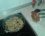 Foto del paso 3 de la receta Lomo con setas y salsa de tomate