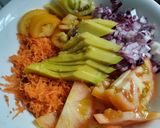 Foto del paso 2 de la receta: Ensalada🥙tibia de papa, zanahoria🥕tomate🍅cebolla🧅 aguacate🧅🍅🥕🥑