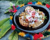 A picture of step 3 of Samosa chat.