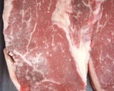 Foto del paso 7 de la receta: Black Angus sobre parmentier de cebolla caramelizada, patatas asadas y espárragos trigueros