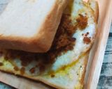 A picture of step 3 of Pork Floss and Fried Egg Sandwich.