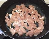 รูปขั้นตอนการทำที่ 2 ของ หมูเส้นผัดพริกสด