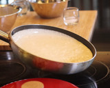Foto langkah ke 8 dari resep 100% Sukses! Martabak Manis Teflon Bersarang (Terang Bulan).