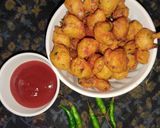 A picture of step 5 of Moong dal pakoda.