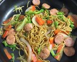 Foto del paso 4 de la receta: Tallarines fritos estilo japonés（焼きそば）