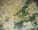 Foto langkah ke 1 dari resep Indomie bayam goreng.