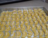 Foto langkah ke 3 dari resep Kastengel keju lumer.