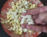 मेलतेड चीझ बिटरी पॉपकॉर्न (cheese buttery popcorn recipe in marathi) रेसिपी स्टेप 3 फोटो 
