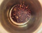 A picture of step 1 of Hibiscus tea.