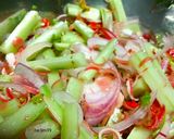 Gambar langkah 10 resipi Salad Telur Asin Thai.