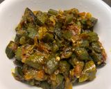 A picture of step 2 of Bhindi masala.