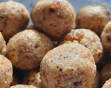 A picture of step 4 of Oats coconut ladoo.