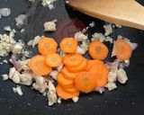 Foto langkah ke 3 dari resep Easy Cooking: Chicken and Sausage Meesoa (Misua Ayam Dan Sosis).