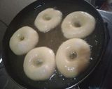 Foto langkah ke 9 dari resep Donat Maizena Tanpa Telur Empuk Banget.