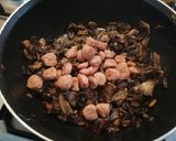 Foto del paso 4 de la receta Macarrones con tomate, longaniza y champiñones🍄