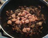 Foto del paso 4 de la receta: Macarrones con tomate, longaniza y champiñones🍄