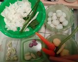 Foto langkah ke 1 dari resep Sayur sop telur puyuh n sosis.