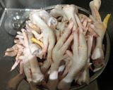 Hình bước làm 1 của món Chân gà ngâm sả ớt