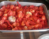 Foto del paso 1 de la receta: Crema de tomates asados, pimiento rojo y ajos 💯