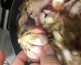 Foto del paso 6 de la receta: Paletilla de cordero al horno con cabeza de ajos y patata al horno
