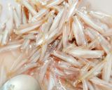 Hình bước làm 1 của món Cá cơm kho tiêu