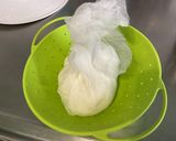Une image de l'étape 3 de Labneh (spécialité libanaise à ma façon).