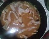 Foto langkah ke 2 dari resep Ceker Bumbu Rujak (wadah takir persegi panjang dan bunga).