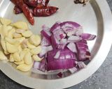 A picture of step 1 of Onion Garlic chutney.