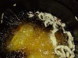 Marineras de papas rellenas de queso con ensalada primavera