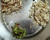 ड्राई फ्रूट हल्दी वाला दूध (Dry fruit haldi wala doodh recipe in hindi) रेसिपी चरण 1 फोटो