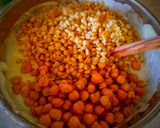 صورة لخطوة 2 من وصفة سلطة الصيف الباردة بالقمح والحمص والزبادي 🌾🌾