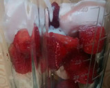 Foto del paso 2 de la receta: Smoothie de frutilla y banana